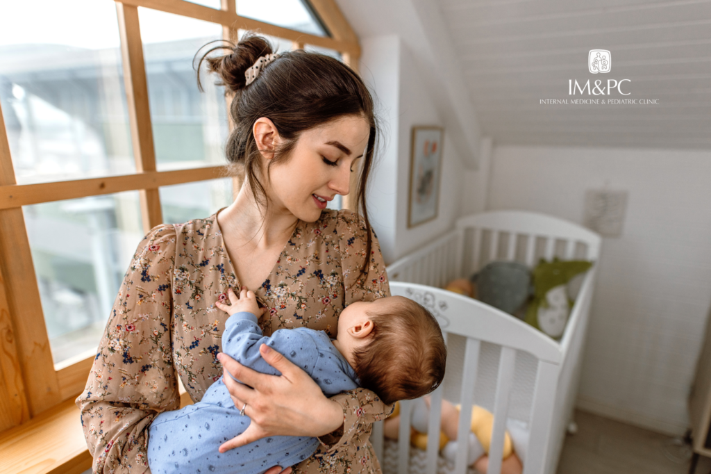 A Mother's Guide to Self-Care and Empowerment: Thriving Through Motherhood 1 Motherhood Hero 2